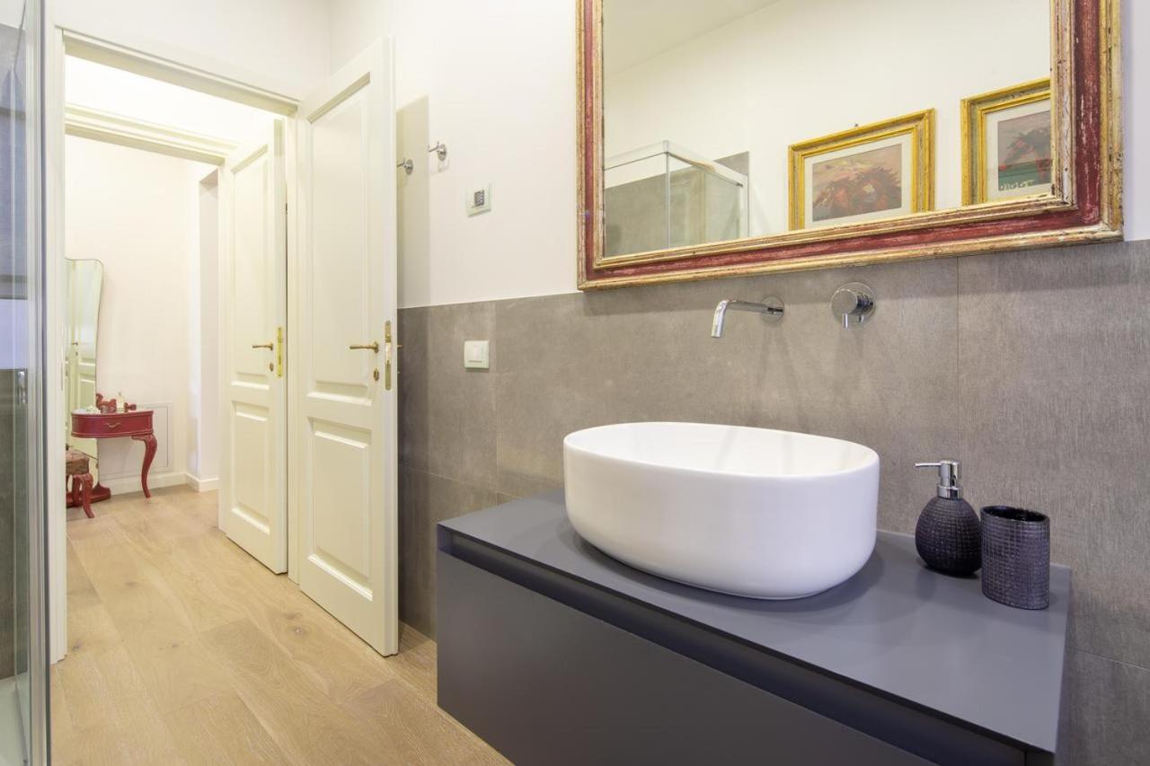 Stunning & Luxurious 1Br Apt 1 Min Walk By Duomo ฟลอเรนซ์ ภายนอก รูปภาพ