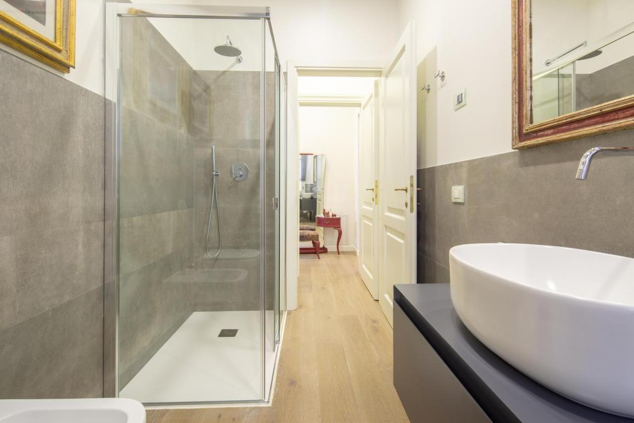 Stunning & Luxurious 1Br Apt 1 Min Walk By Duomo ฟลอเรนซ์ ภายนอก รูปภาพ