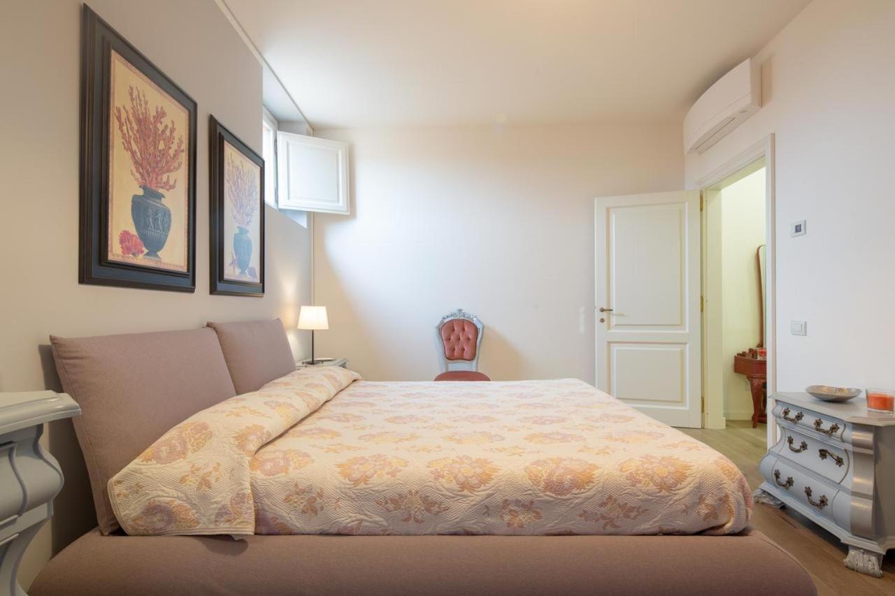 Stunning & Luxurious 1Br Apt 1 Min Walk By Duomo ฟลอเรนซ์ ภายนอก รูปภาพ