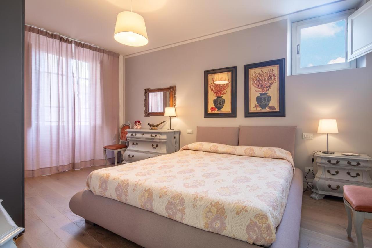 Stunning & Luxurious 1Br Apt 1 Min Walk By Duomo ฟลอเรนซ์ ภายนอก รูปภาพ